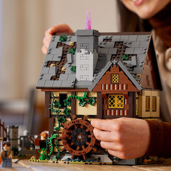 LEGO® Ideas Disney Hocus Pocus: The Sanderson Sisters' Cottage 21341