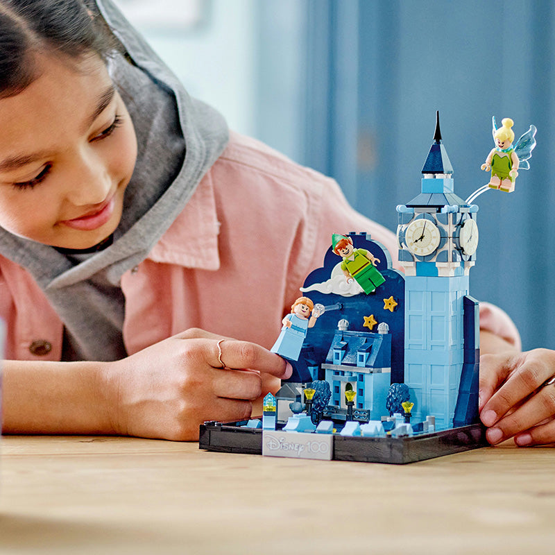 LEGO® ǀ Disney Peter Pan & Wendy’s Flight over London 43232