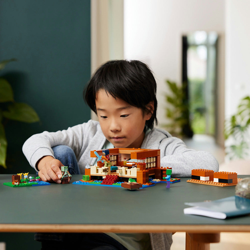 LEGO® Minecraft® The Frog House Set 21256