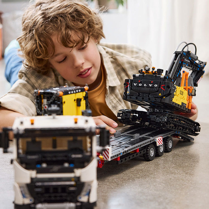 LEGO® Technic™ Volvo FMX Truck & EC230 Electric Excavator 42175 - DAMAGED BOX