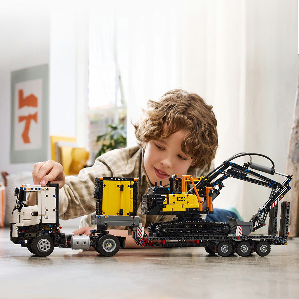 LEGO® Technic™ Volvo FMX Truck & EC230 Electric Excavator 42175 - DAMAGED BOX