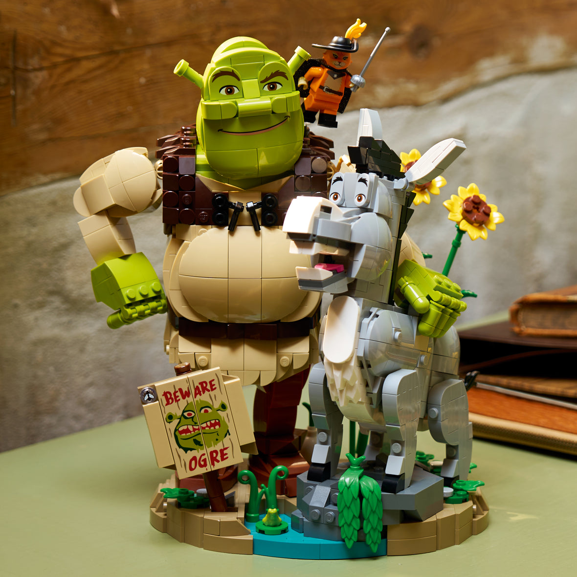 LEGO® Shrek: Shrek - Donkey & Puss in Boots Figure Kit 72423 - SLIGHTLY DAMAGED BOX