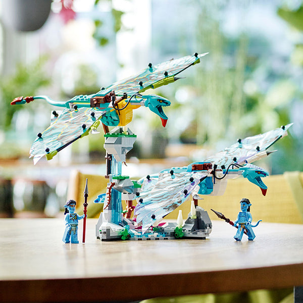 LEGO® Avatar Jake & Neytiri’s First Banshee Flight Building Set 75572
