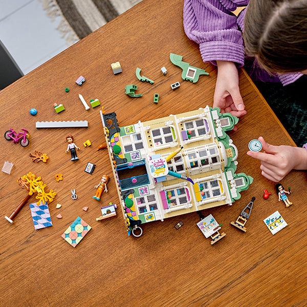 LEGO® Friends Emma’s Art School Building Kit 41711