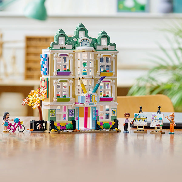 LEGO® Friends Emma’s Art School Building Kit 41711