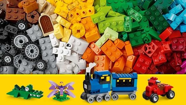 LEGO CLASSIC - Medium Creative Brick Box | Import A Toy